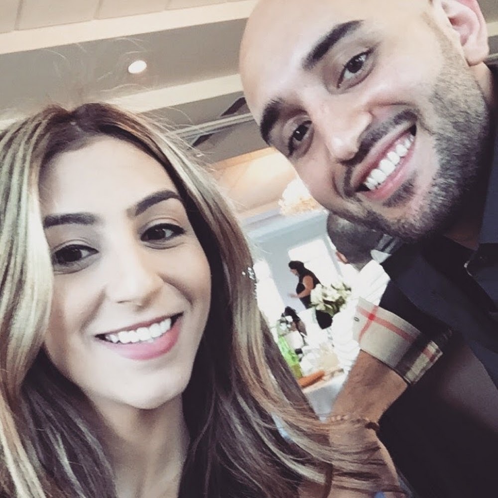 Meet your Posher, Mona